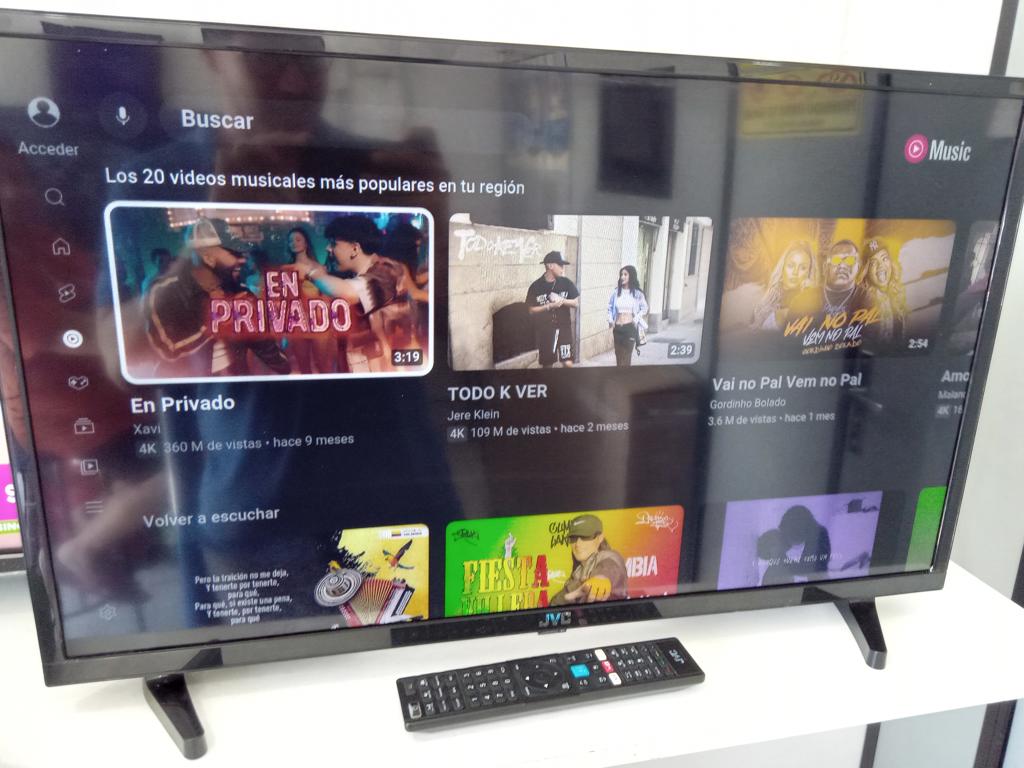 Televisor Led Smart De 32 '' Marca Jvc Modelo Lt-32n750u A Con Control Usado En Buen Estado Acc Con 2 Patitas
