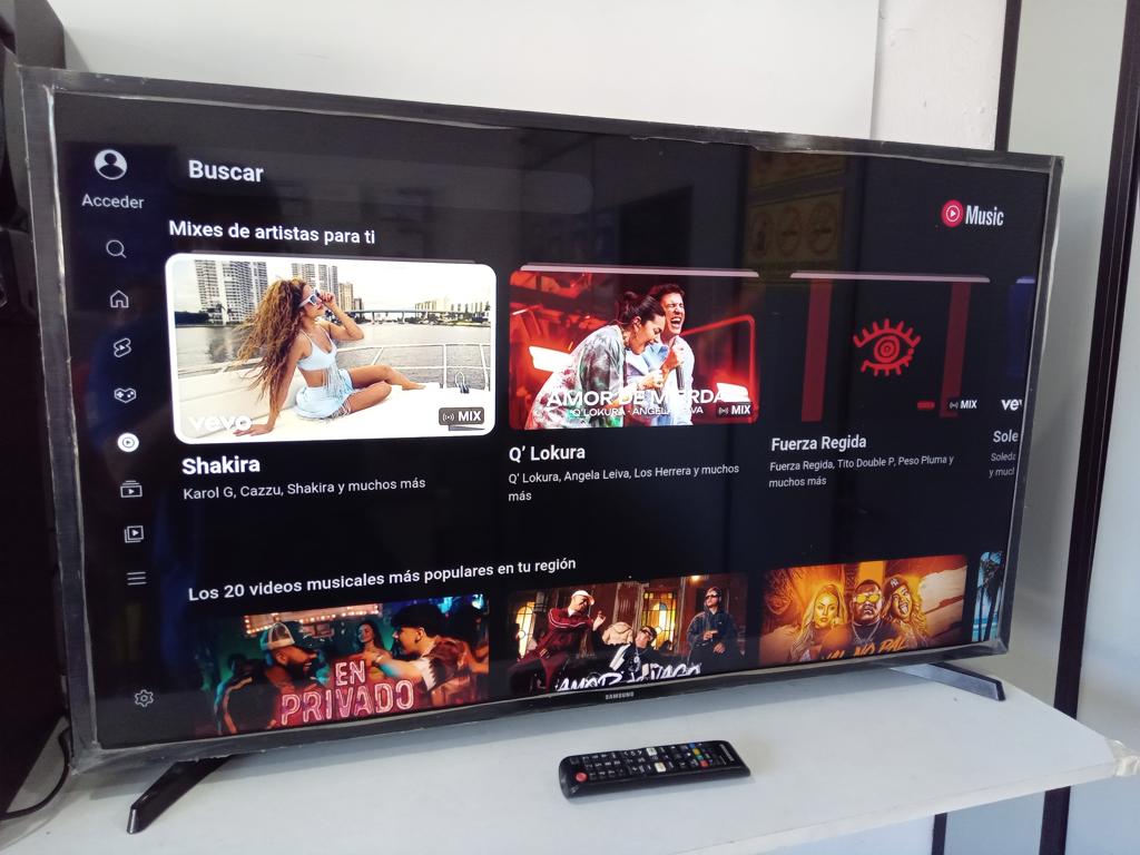Televisor Led Smart De 43 '' Marca Samsung Modelo Un43t5300ag Con Control Usado En Buen Estado Acc Con 2 PatitasCable Power