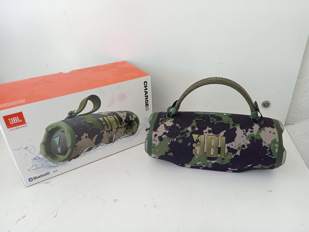 Speaker Potencia Watts No Tiene Marca Jbl Sin Control Modelo Charge 6 Usado En Buen Estado Con Caja Acc Correa