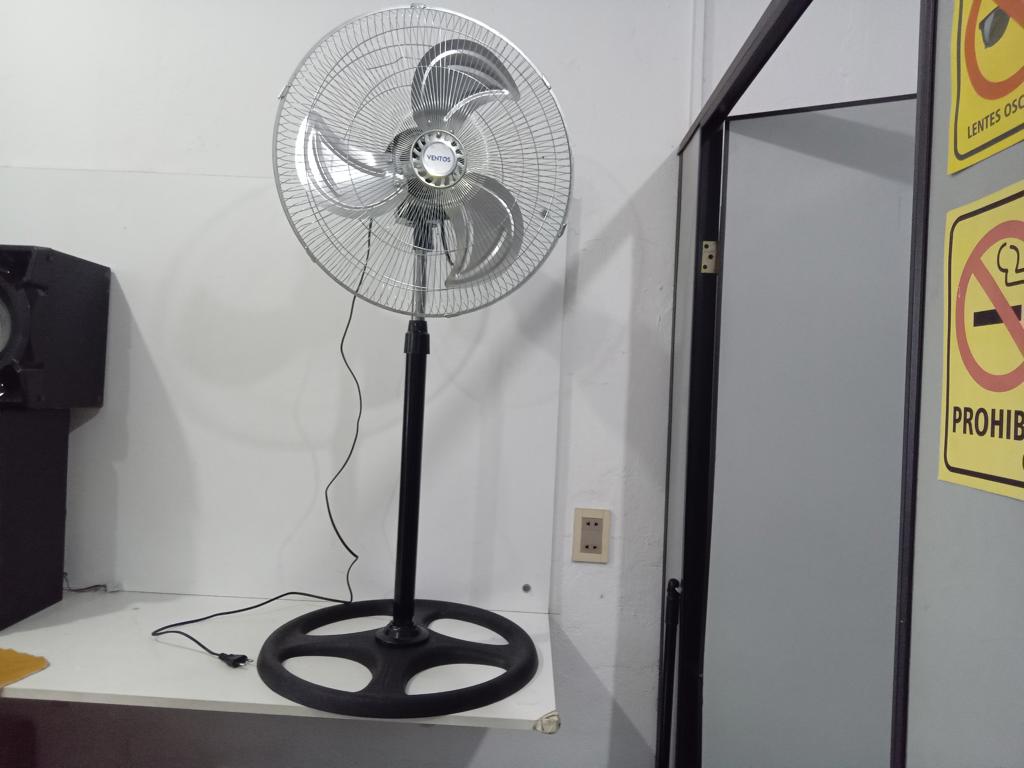 Ventilador 3 Velocidades Marca Ventos De Pie Modelo No Registra Usado En Buen Estado Acc No Tiene