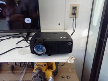 Proyector De Imagen Marca Dub Con Control Modelo X20 Lumenes No Tiene Usado En Buen Estado Acc Con Control