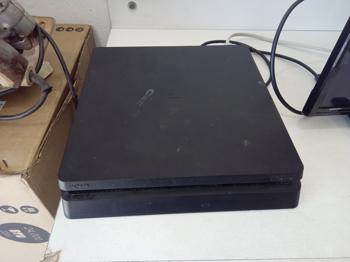 Juego Electronico Ps4 Marca Sony Modelo Cuh-2116b Disco Duro 1.000 Gb Con Control Sin Caja Usado En Buen Estado Acc Con Un Control