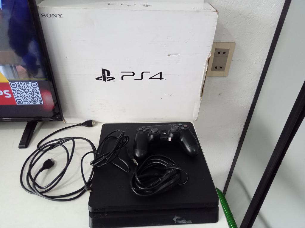 Juego Electronico Ps4 Marca Sony Modelo Cuh-2115a Disco Duro 1.000 Gb Con Control Con Caja Usado En Buen Estado Acc Cable PowerHdmiCable Usb