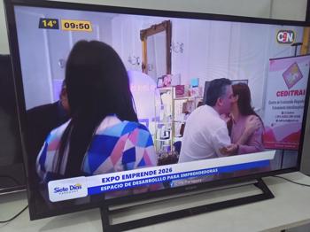 Televisor Led Convencional De 40 '' Marca Sony Modelo Kdl-40r475b Usado En Buen Estado Sin Control Sin Caja Acc Con Pedestal Roto La Parte De Atras