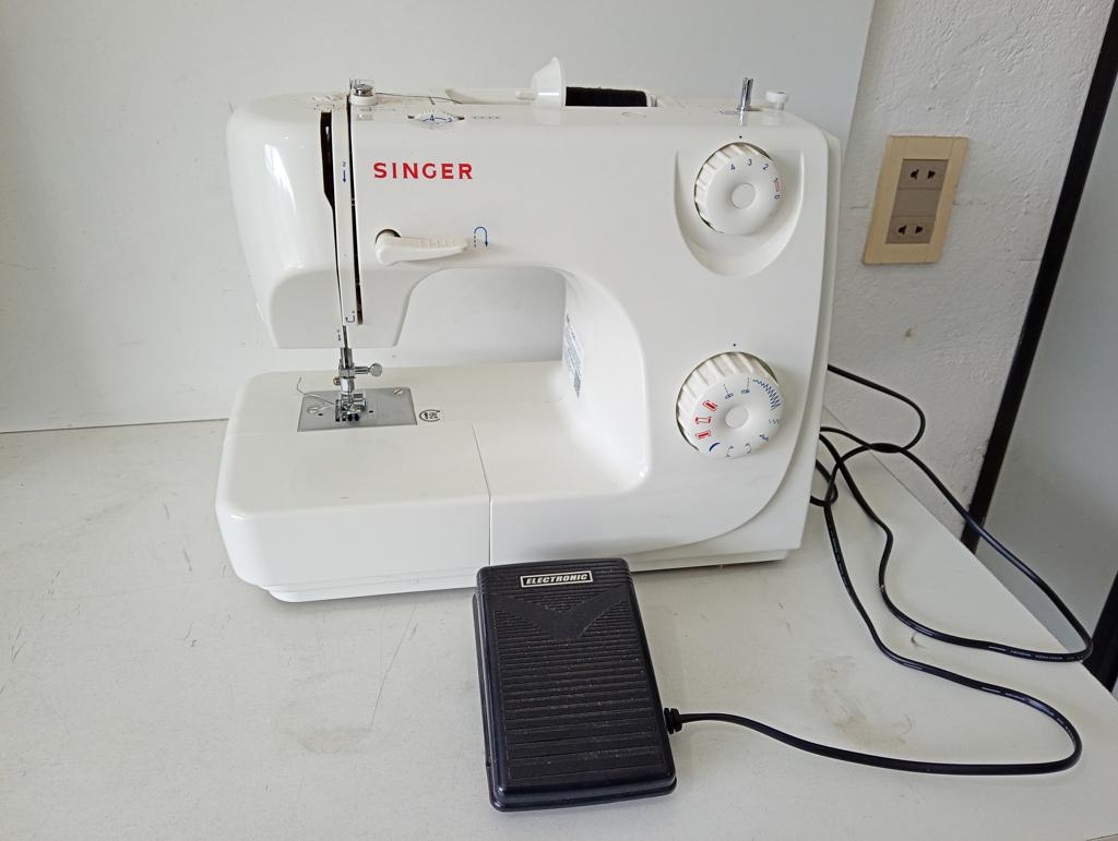 Maquina De Coser Familiar Marca Singer Modelo 8280 Usado En Buen Estado Acc Pedal