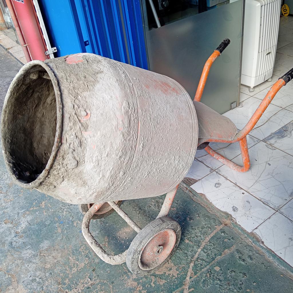 Mezcladora De Cemento Marca Barbieri Modelo Yl801-4 Usado En Buen Estado Tipo Trompito Acc No Tiene