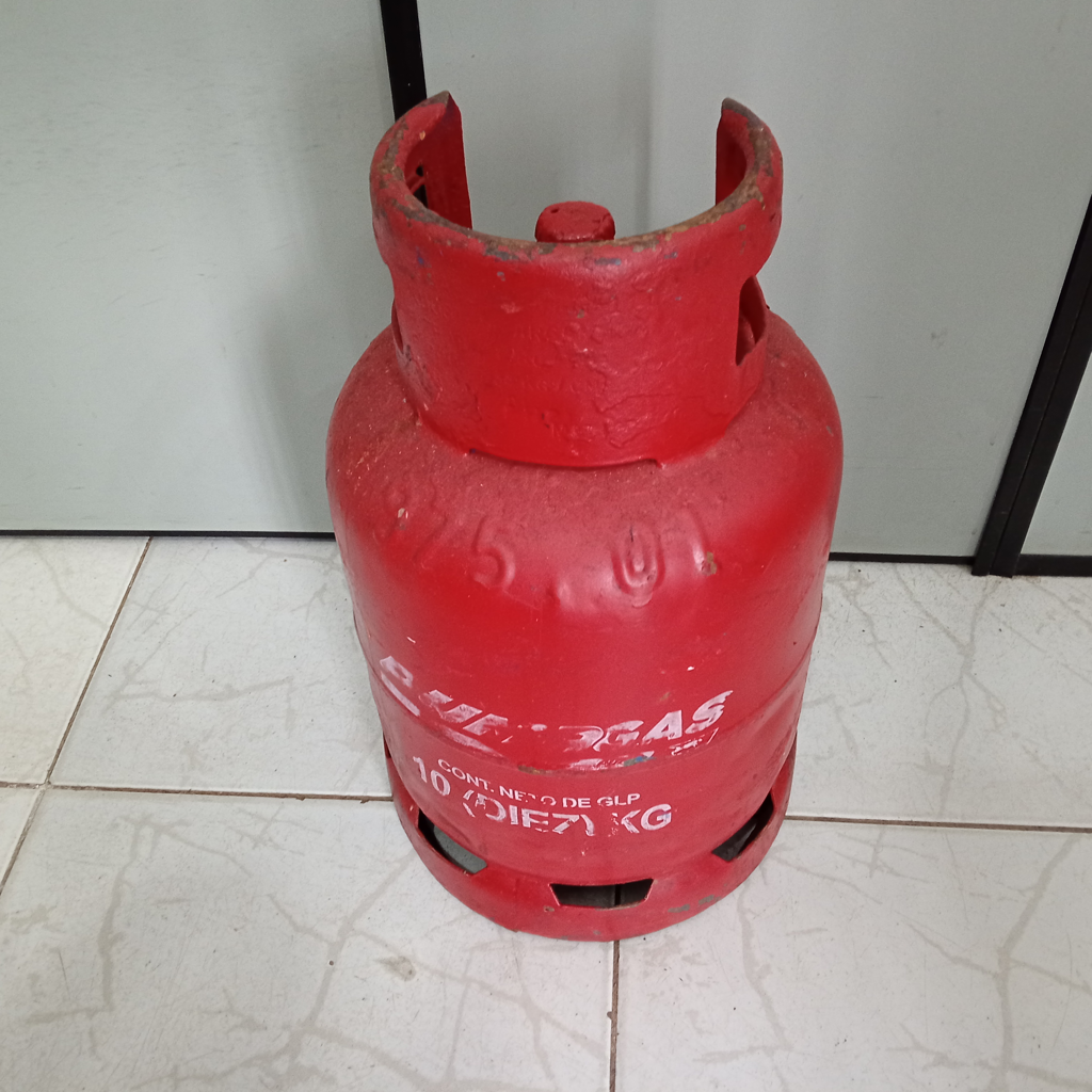 Garrafa Cap 10 Kg. Marca Pumagas Usado En Buen Estado Color Rojo Acc No Tiene