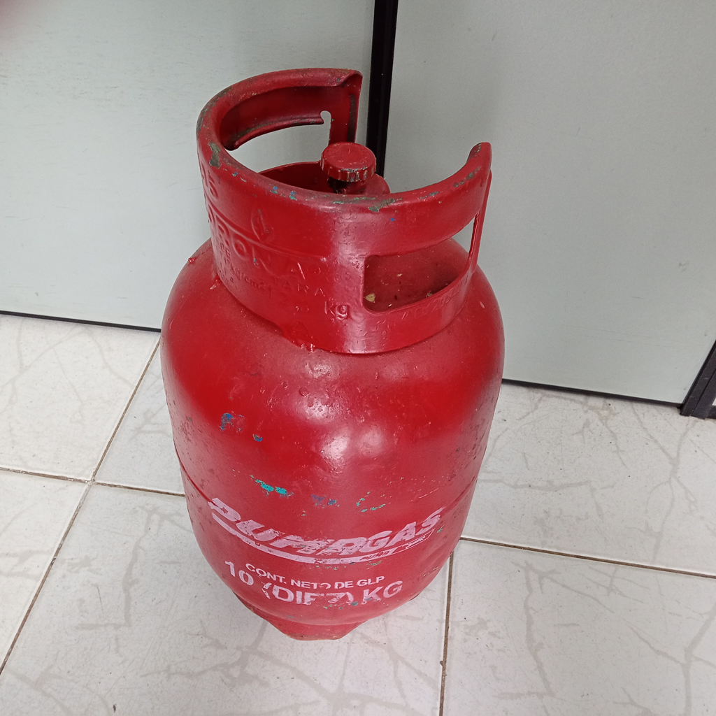 Garrafa Cap 10 Kg. Marca Pumagas Usado En Buen Estado Color Rojo Acc No Tiene