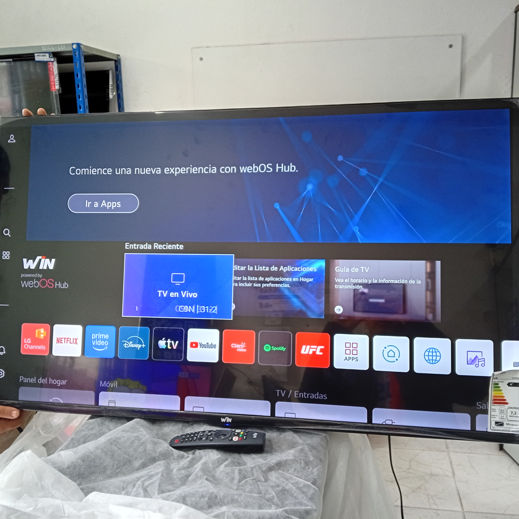 Televisor Led Smart De 50 '' Marca Win Modelo Win50fs Con Control Usado En Buen Estado Acc Con 2 Patitas