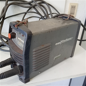 Soldador Marca Gladiator Modelo Ie 6200/8/220 Usado Con Desgaste Acc Cable Positivo Y Negativo