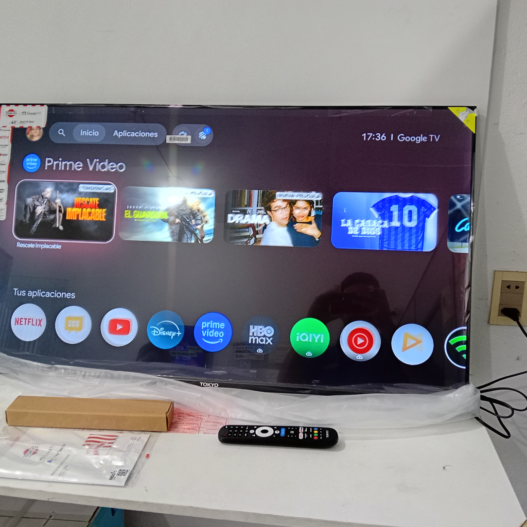 Televisor Led Smart De 43 '' Marca Tokyo Modelo Tvtokff43g5 Con Control Nuevo Sin Uso Acc 2 Patitas Con Sus TornillosSoporte Para Pared