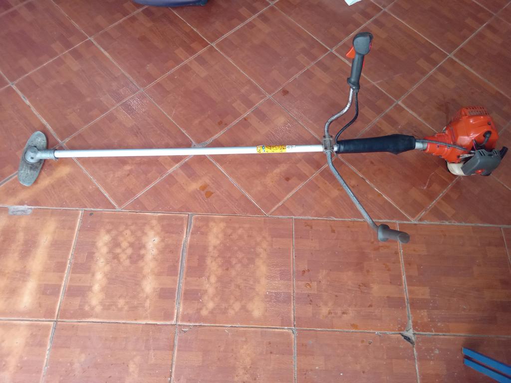 Desmalezadora Marca Husqvarna Modelo 236r Usado En Buen Estado Original Si Acc Cuchilla