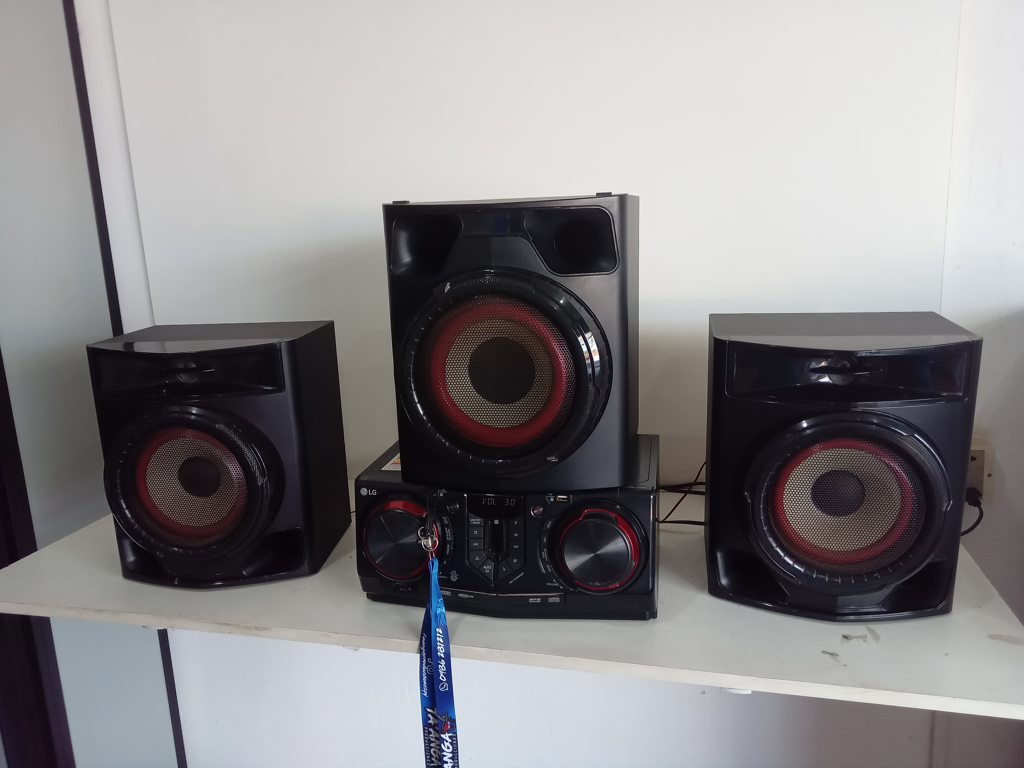Equipo De Sonido Marca Lg Con Control Modelo Cj45 Usado En Buen Estado Acc Dos Parlantes1 Woofer Consola Antena Manual De Uso