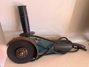 Pulidora Marca Makita Modelo 9557hn Tamaño Chico Usado En Buen Estado Acc DiscoManijaProtector