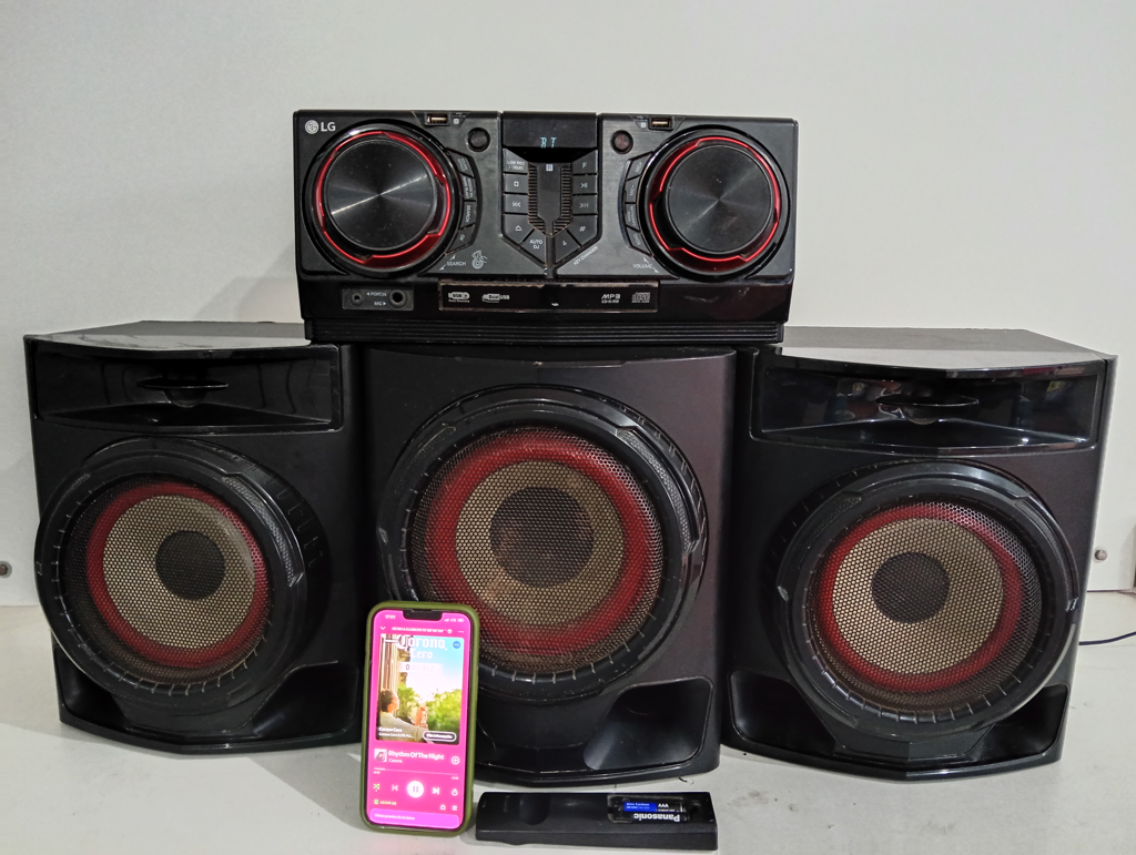 Equipo De Sonido Marca Lg Con Control Modelo Cj45 Usado En Buen Estado Acc 2 Parlante 1 Woofer
