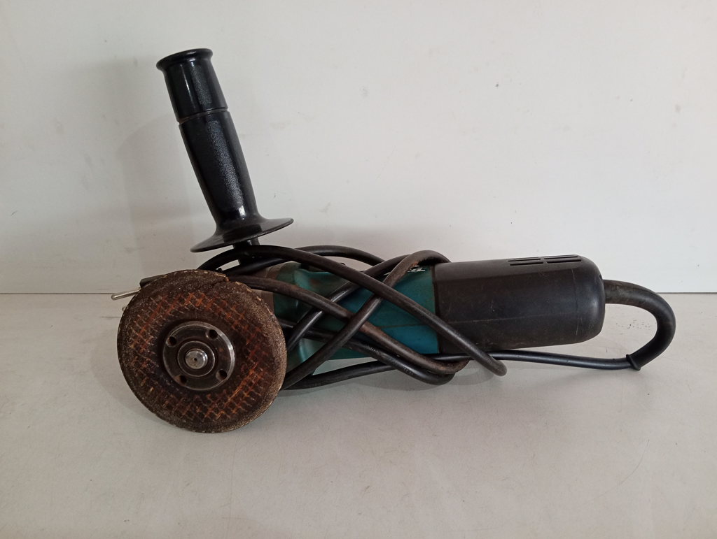 Pulidora Marca Makita Modelo 9557hn Tamaño Chico Usado En Buen Estado Acc DiscoManija