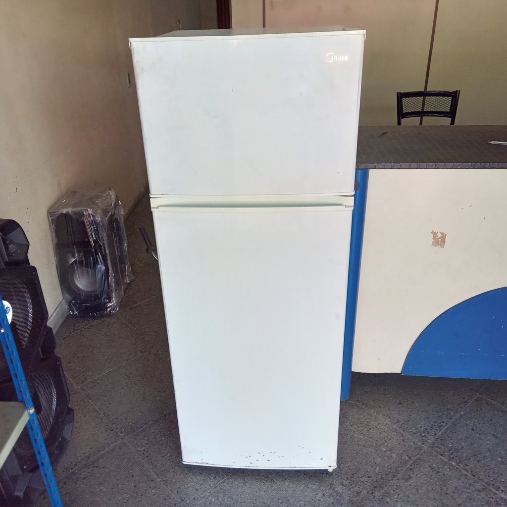 Heladera Marca Midea Modelo Hd-273f Usado En Buen Estado Litros 207 Acc 7 Accesorios
