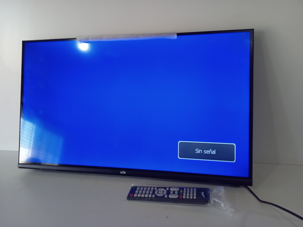Televisor Led Convencional De 32 '' Marca Win Modelo Win32fn Usado En Buen Estado Con Control Sin Caja Acc No Tiene