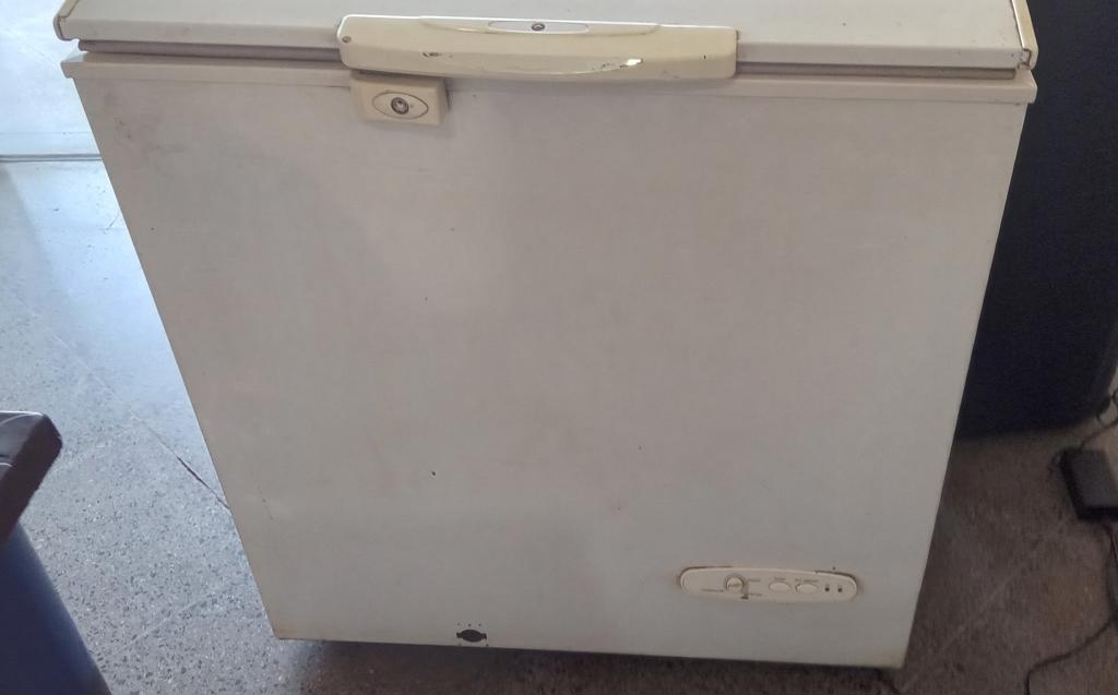 Congeladora / Frezzer Marca Electrolux Litros 210 Modelo H220 Usado En Buen Estado Acc No Tiene