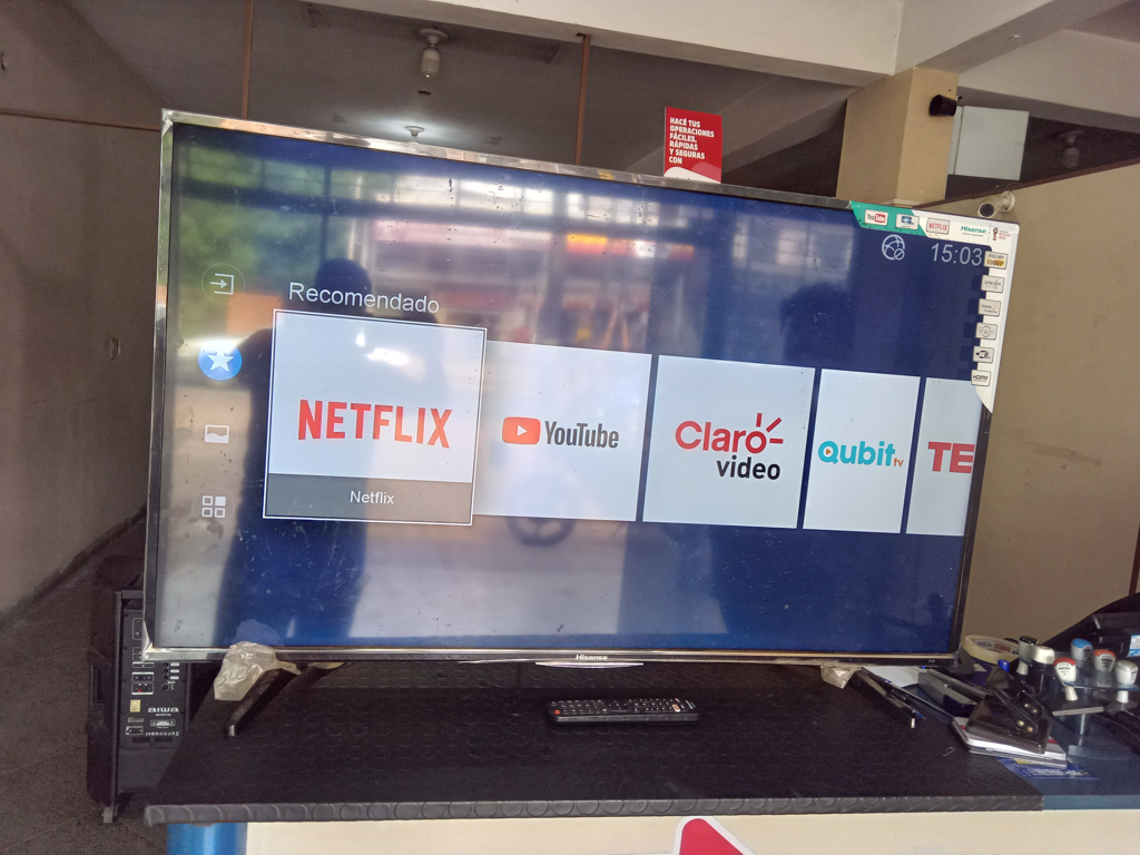 Televisor Led Smart De 49 '' Marca Hisense Modelo 49n2174 Con Control Usado En Buen Estado Acc Patitas