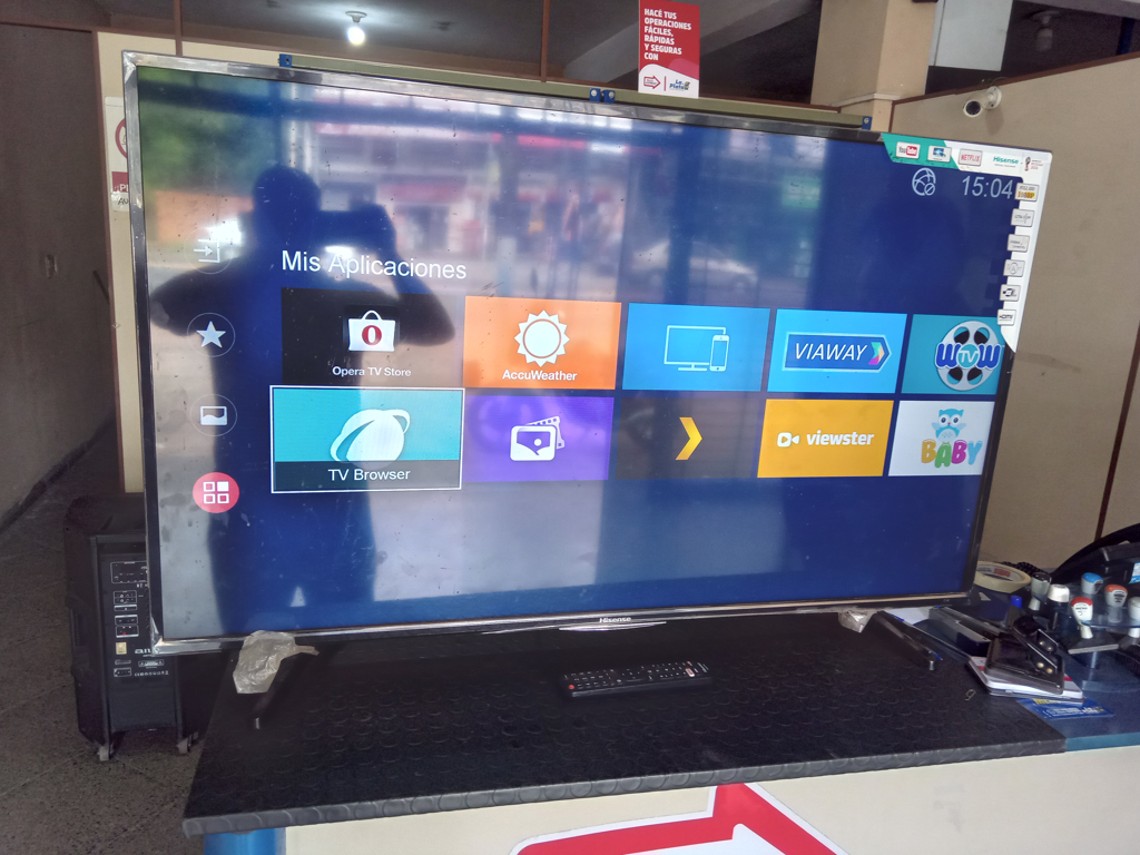 Foto 2 de Televisor Led Smart De 49 '' Marca Hisense Modelo 49n2174 Con Control Usado En Buen Estado Acc Patitas