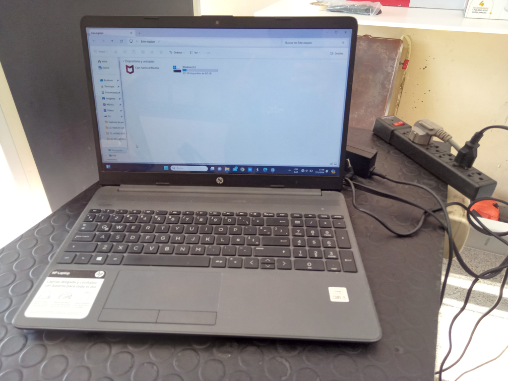 Notebook Marca Hp Modelo Procesador Core I5 Memoria Ram 4 Gb Disco Duro 930 Gb Generacion 10 Acc No Tiene