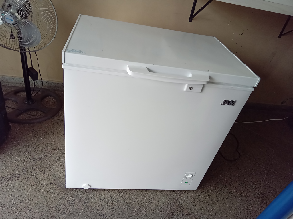 Congeladora / Frezzer Marca Jam Litros 200 Modelo Jams-197c Usado En Buen Estado Acc Tapa De Vidrio