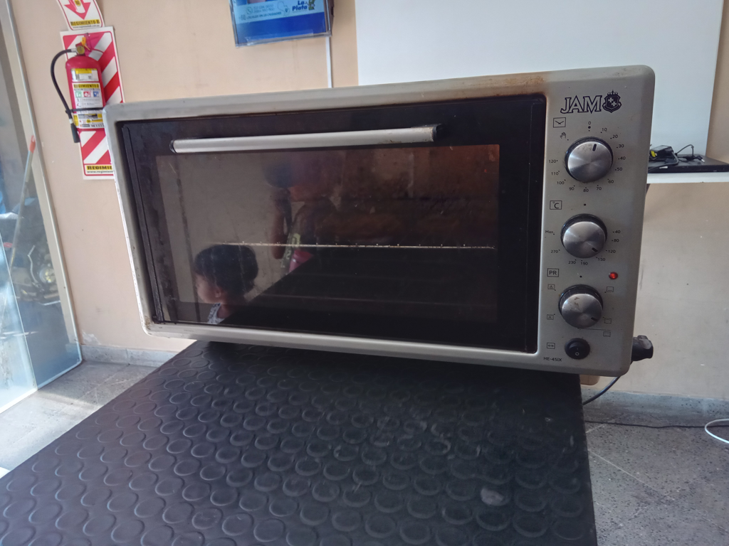 Horno Marca Jam Litros 45 Modelo He-45ix Usado Con Desgaste Acc 1 Parrilla