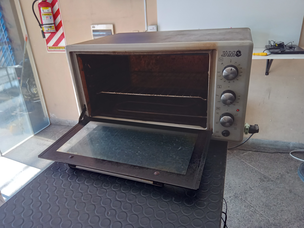 Foto 3 de Horno Marca Jam Litros 45 Modelo He-45ix Usado Con Desgaste Acc 1 Parrilla
