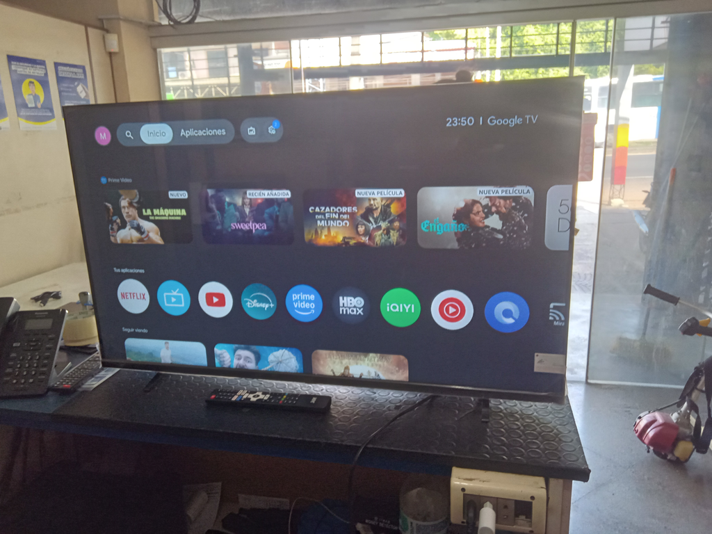 Foto 2 de Televisor Led Smart De 43 '' Marca Jam Modelo Ultrasgtm-43gfs Con Control Usado En Buen Estado Acc Patitas