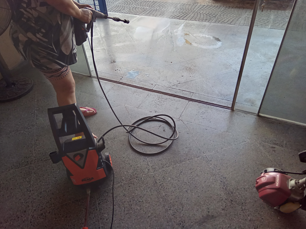 Hidro Lavadora Marca Fama Modelo Hf-1000 Usado En Buen Estado Acc Pistola Envase Para EspumaEn Caja