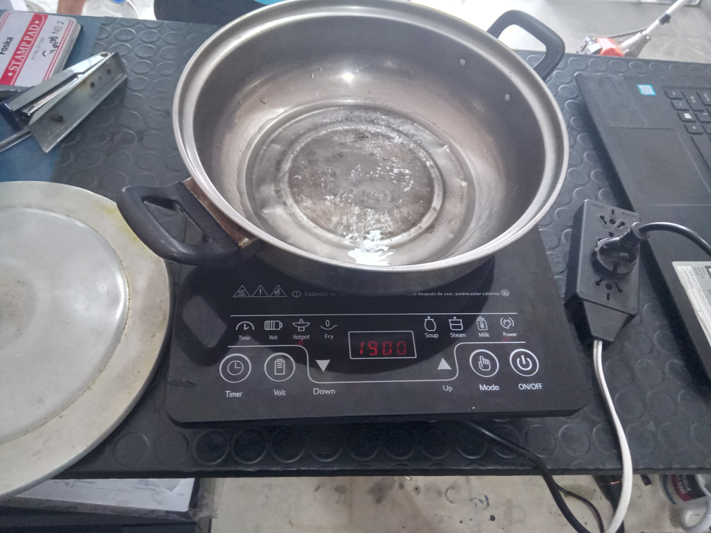 Foto 2 de Cocina Electrica Tipo Inducción Marca Midas Modelo Md-Pi18c Usado En Buen Estado Acc Olla