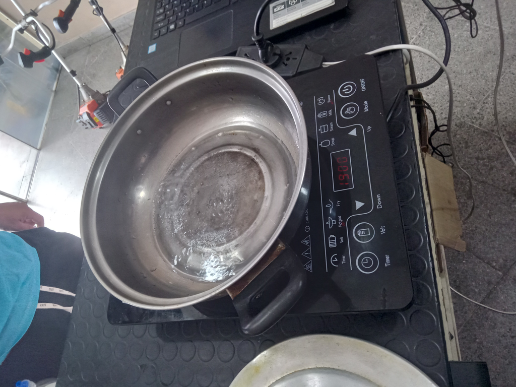 Foto 3 de Cocina Electrica Tipo Inducción Marca Midas Modelo Md-Pi18c Usado En Buen Estado Acc Olla