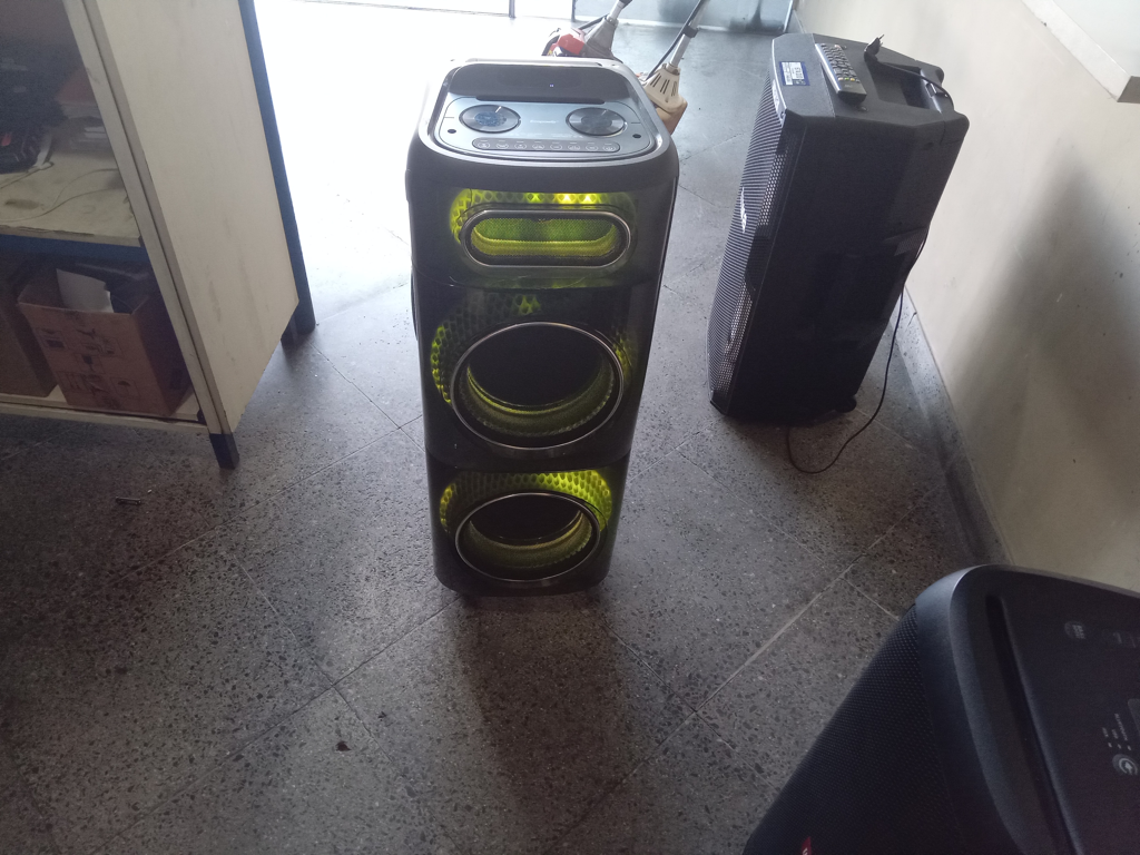 Parlante Portatil Marca Ecopower Modelo Ep-2272 Usado En Buen Estado Con No Tiene Acc Cable Power