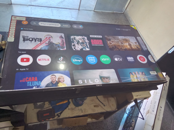 Televisor Led Smart De 43 '' Marca Tokyo Modelo Tvtokff43gtv Con Control Usado En Buen Estado Acc Patitas En Caja