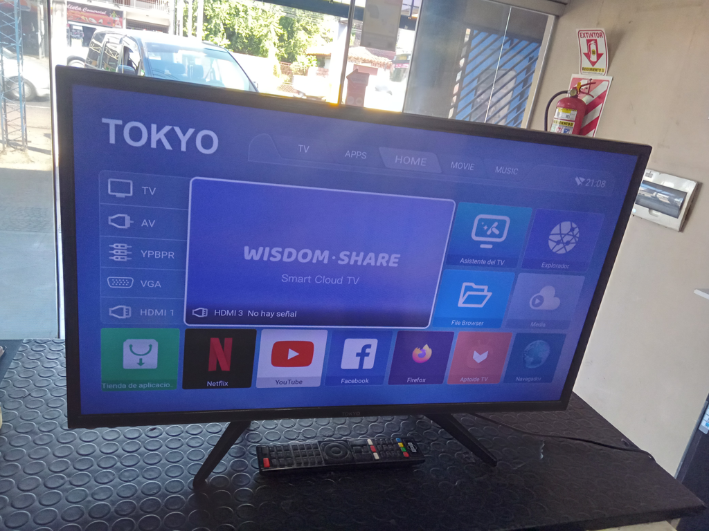 Foto 2 de Televisor Led Smart De 32 '' Marca Tokyo Connect Modelo Tvtoksf32sm-N Con Control Usado En Buen Estado Acc Patitas