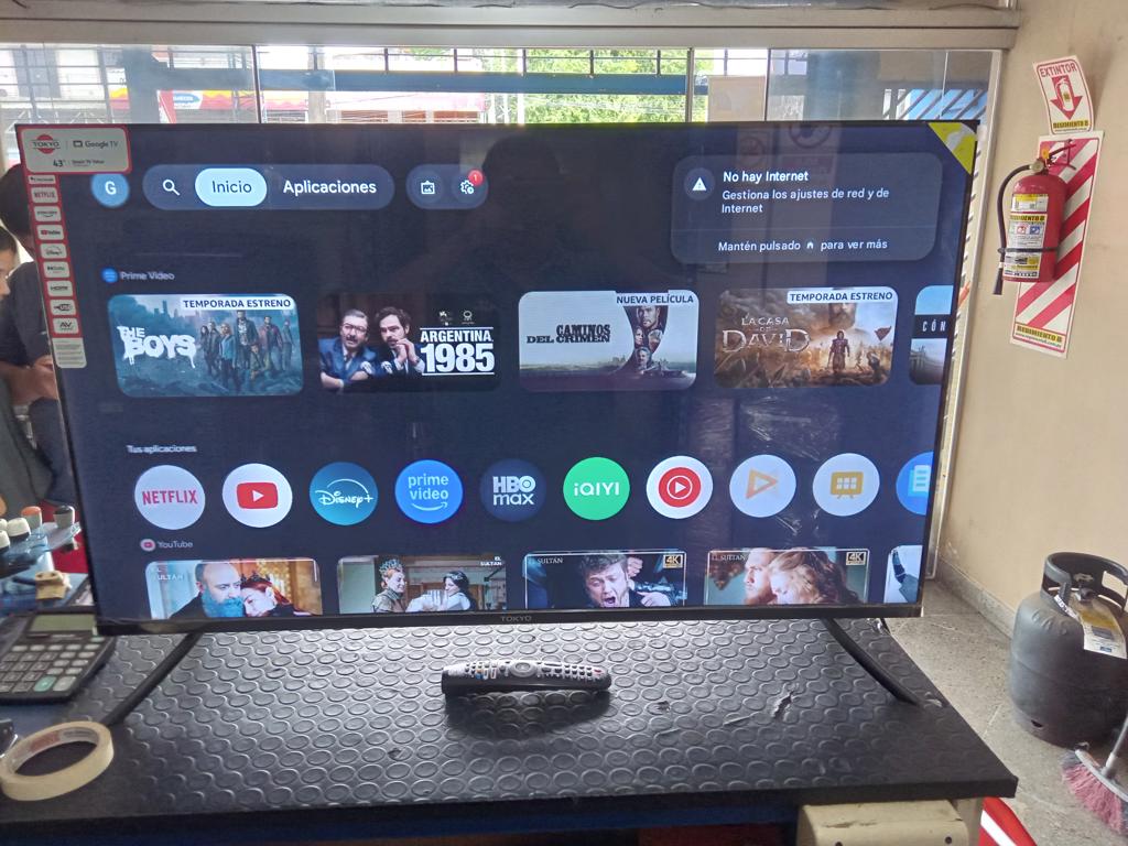 Televisor Led Smart De 43 '' Marca Tokyo Modelo Tvtokff43gtv Con Control Usado En Buen Estado Acc Patitas