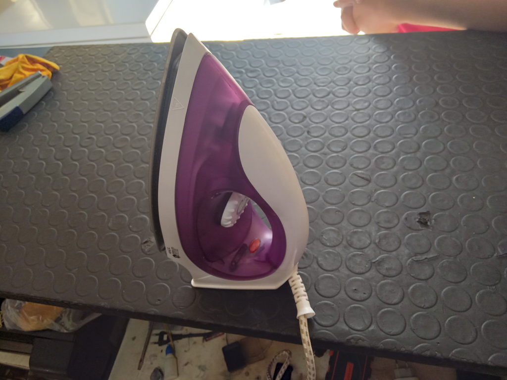 Plancha Electrica Marca Jam Modelo Es-1128d Usado En Buen Estado Acc No Tiene