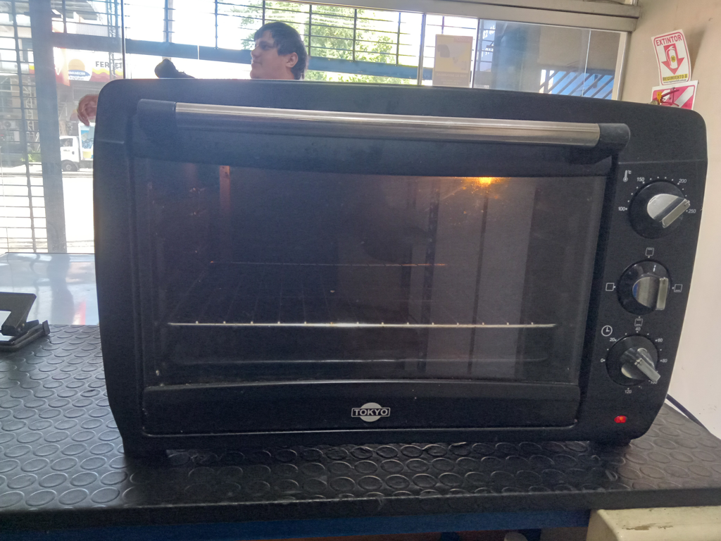 Horno Marca Tokyo Litros 45 Modelo Edthelisto-N Usado Con Desgaste Acc ParrillaBandeja