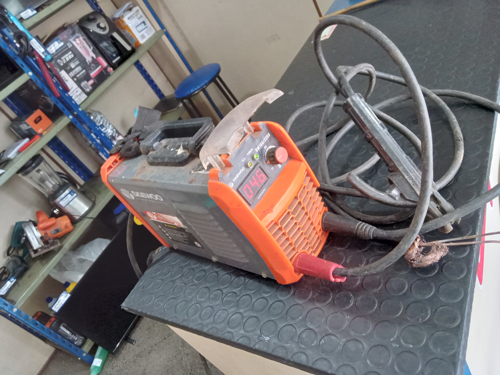 Soldador Marca Daewoo Modelo Dw160mma Usado Con Desgaste Acc Pinzas Negativo Y Positivo MascaraBolson