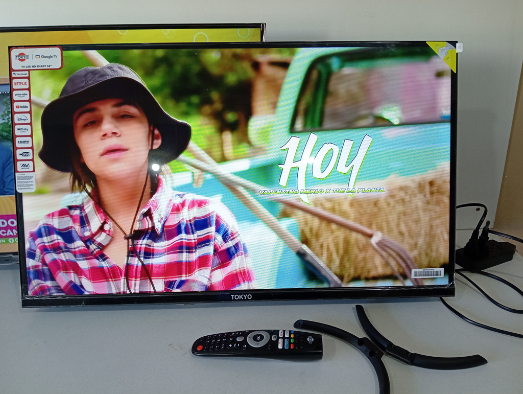 Televisor Led Smart De 32 '' Marca Tokyo Modelo Tvtokkhf32gtv Con Control Usado En Buen Estado Acc Cable Power2 Patitas