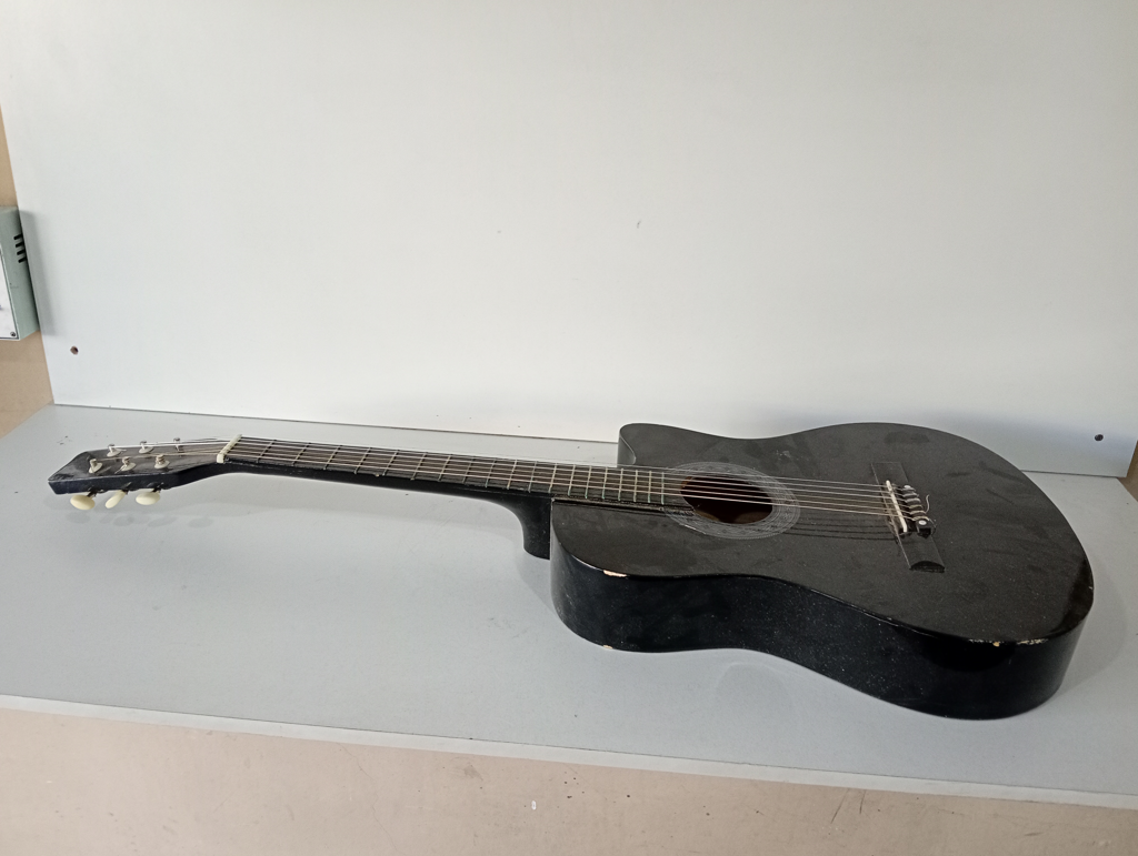 Foto 3 de Guitarra Marca No Tiene Modelo No Tiene Usado En Buen Estado Acc No Tiene