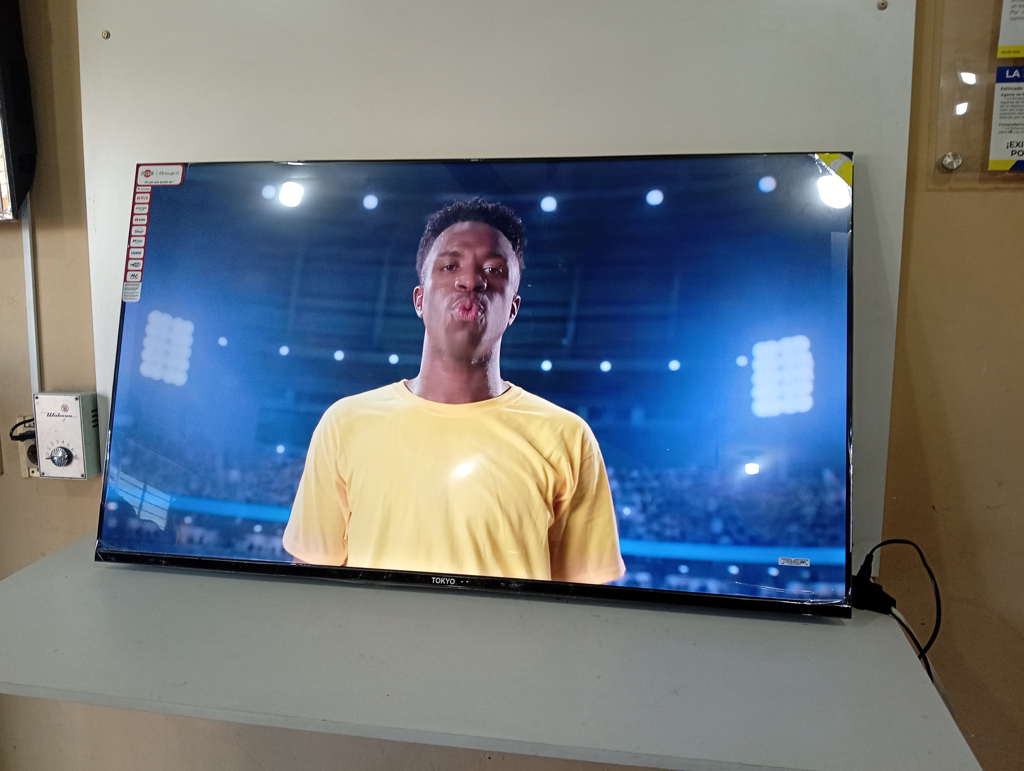 Televisor Led Smart De 50 '' Marca Tokyo Modelo Tvtokuf50gtv Con Control Nuevo Sin Uso Acc Soporte Pared2 PatitasJuego De Tornillos Completos