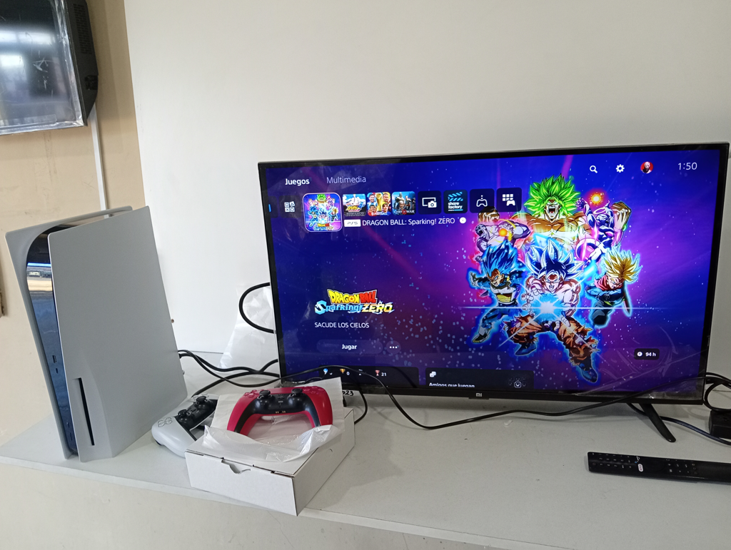 Juego Electronico Ps5 Marca Sony Modelo No Tiene Disco Duro 800 Gb Con Control Con Caja Usado En Buen Estado Acc 2 Controles Originales Cable HdmiCable Cargador De Control