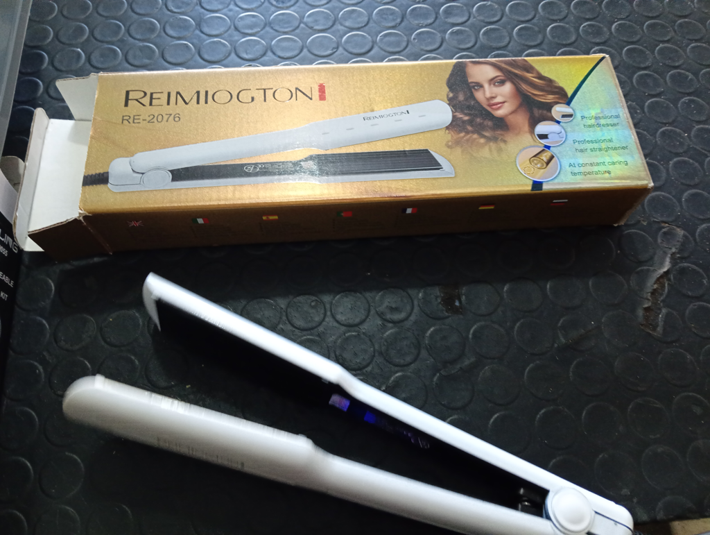 Planchita Para Cabello Marca Remigton No Original Modelo Re-2076 Nuevo Sin Uso Acc No Tiene