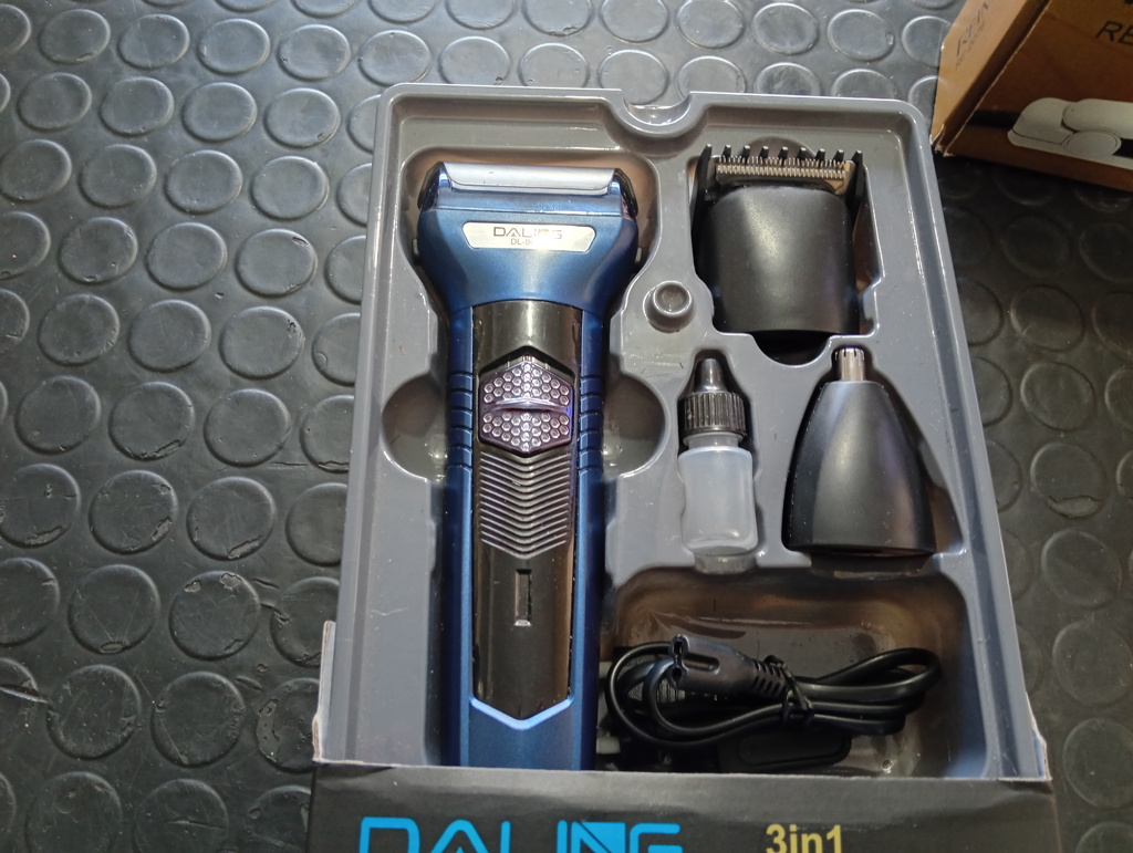 Maquina De Cortar Cabello Marca Daling Modelo Dl-9055 Acc Cable Cargador