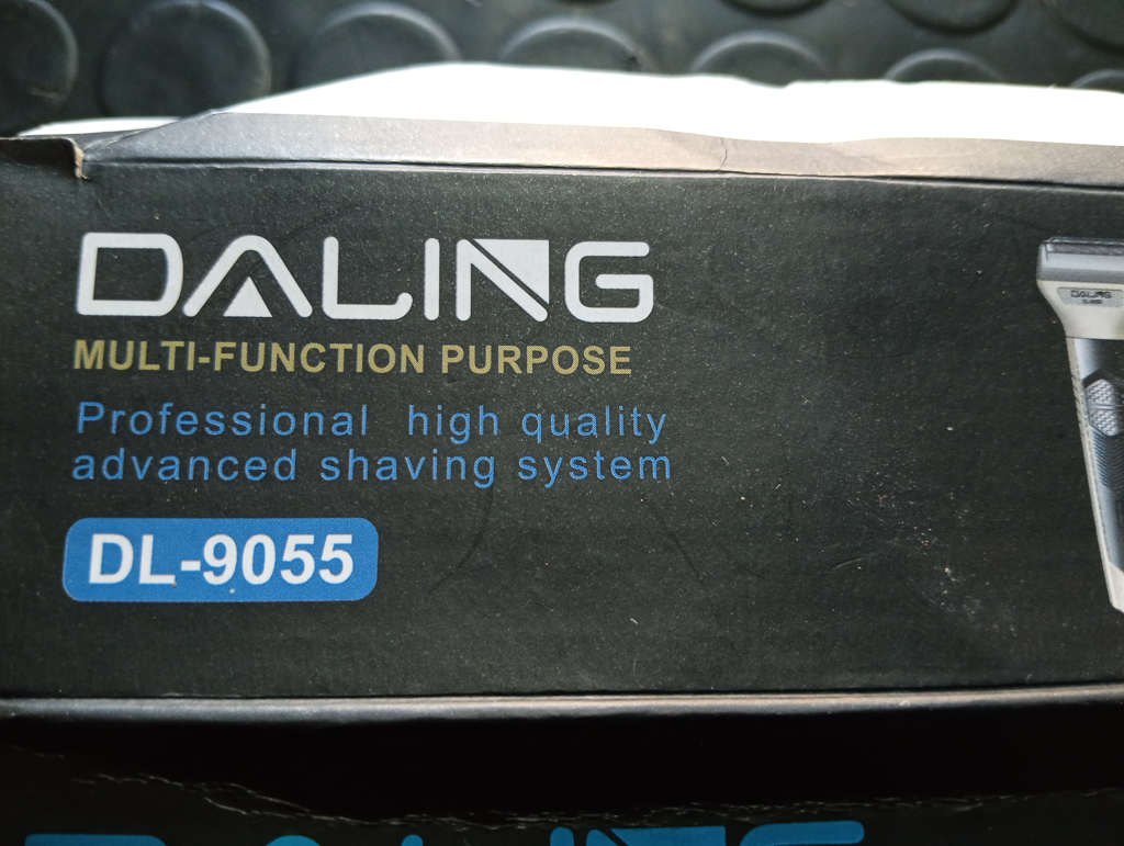 Foto 3 de Maquina De Cortar Cabello Marca Daling Modelo Dl-9055 Acc Cable Cargador