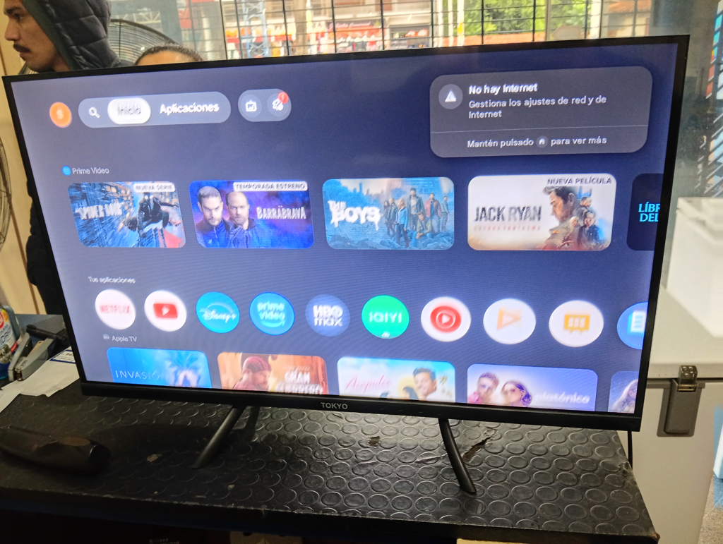 Televisor Led Smart De 32 '' Marca Tokyo Modelo Tvtokhf32gtv Con Control Usado En Buen Estado Acc Patitas