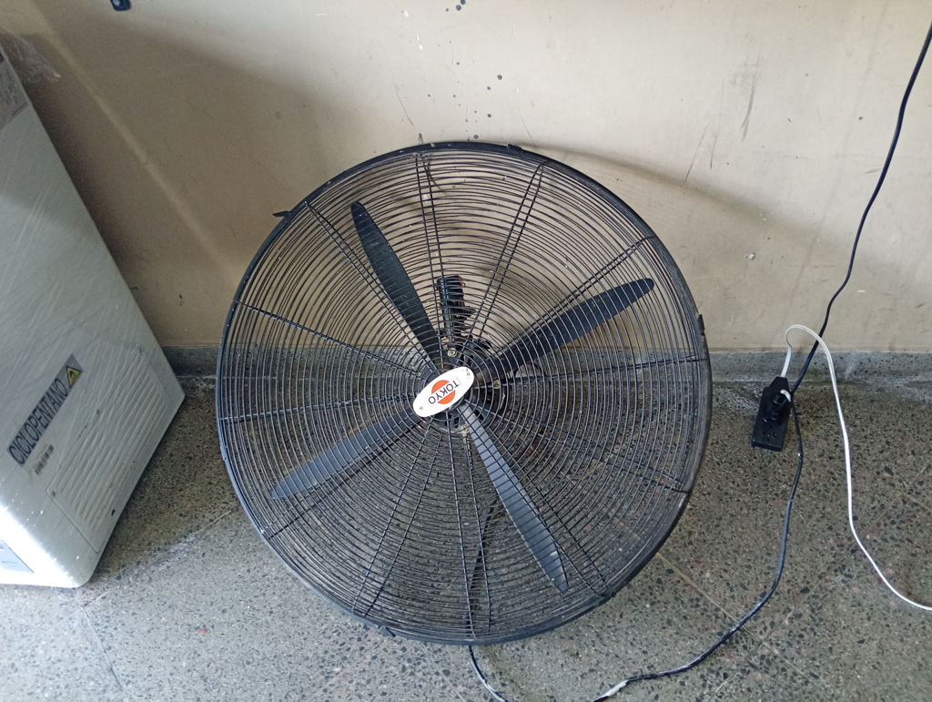Ventilador 3 Velocidades Marca Tokyo Modelo Tokpai30-D Usado En Buen Estado Acc Soporte Para Pared