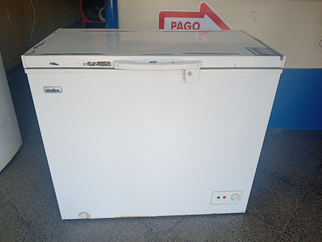 Congeladora / Frezzer Marca Mabe Litros 200 Modelo Fmm250hsybb3 Usado En Buen Estado Acc CanastaDos Tapas De Vidrios